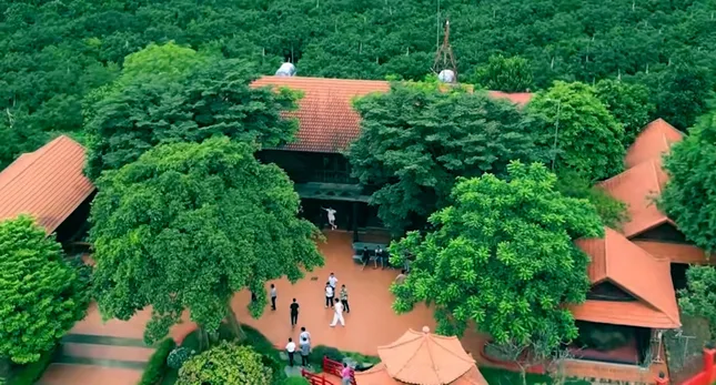 Thu giữ nhiều tài liệu ở trang trại của trùm giang hồ Vi 'ngộ' ảnh 1