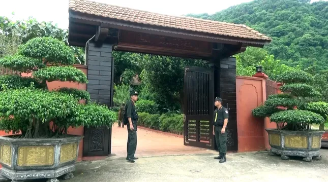 Thu giữ nhiều tài liệu ở trang trại của trùm giang hồ Vi 'ngộ' ảnh 2