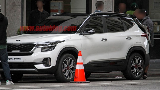 Lộ ảnh nội thất 'thời thượng' của KIA Seltos sắp ra mắt ảnh 3