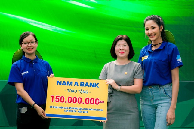Một ngày làm sạch môi trường cùng á hậu Hoàng Thùy ảnh 3