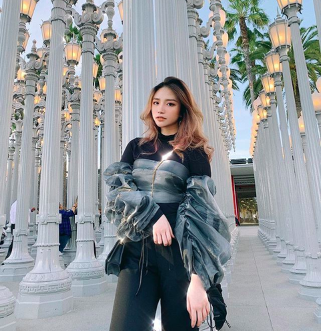 Những hot girl nổi tiếng tự sắm nhà, tậu xe khi còn rất trẻ ảnh 11