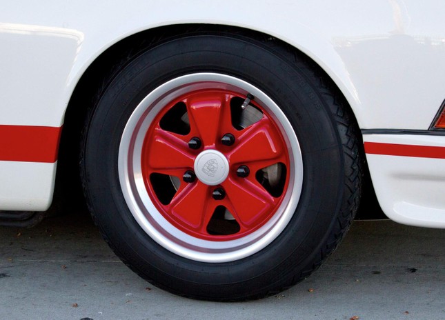 Porsche 911 cổ 'siêu hiếm' được đấu giá hàng tỷ đồng ảnh 3