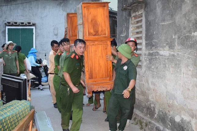 Biển lửa cháy rừng chưa ngớt, Hà Tĩnh sẵn sàng di dân trong đêm nay ảnh 4