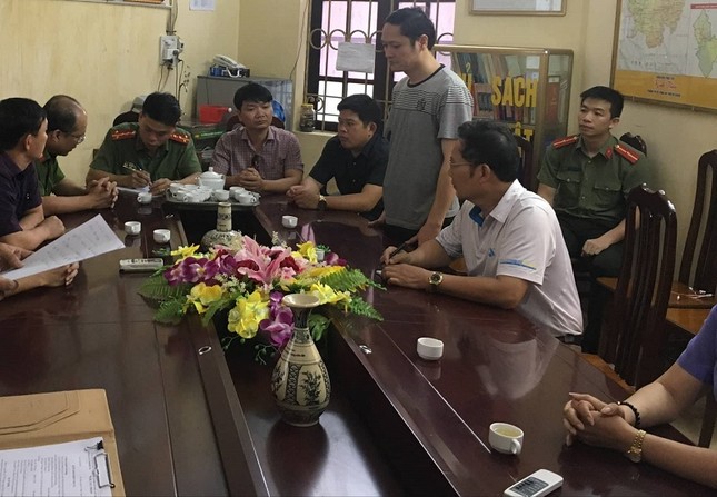 Khám nhà Phó phòng Khảo thí Hà Giang Vũ Trọng Lương ảnh 2
