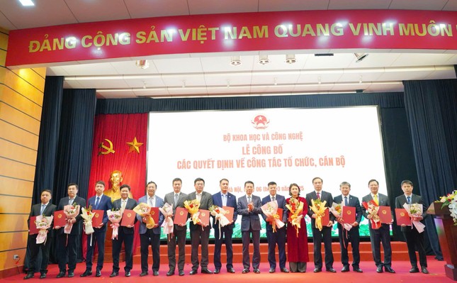 Bổ nhiệm lãnh đạo 25 đơn vị của Bộ Khoa học và Công nghệ ảnh 3