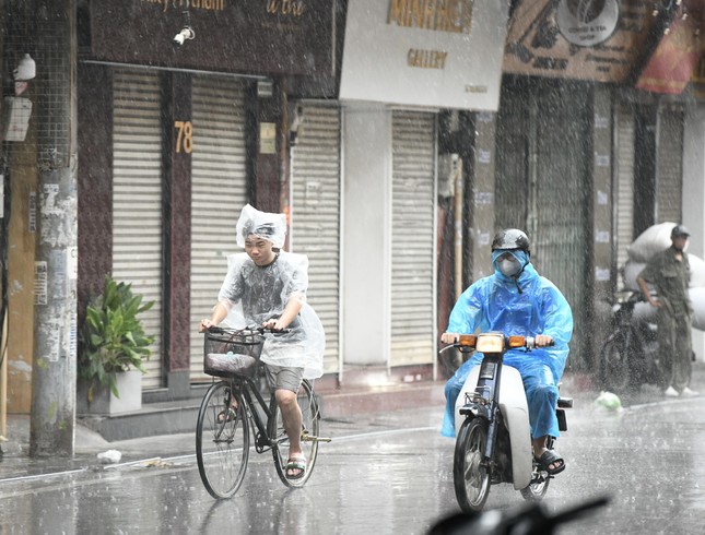 Chiều tối nay, miền Bắc chuyển mưa dông ảnh 1
