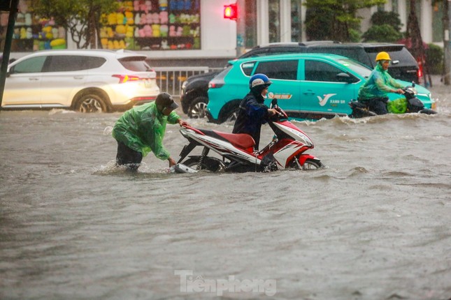 Nhận định mới về đợt mưa rất lớn ở miền Bắc, Bắc Trung Bộ ảnh 1
