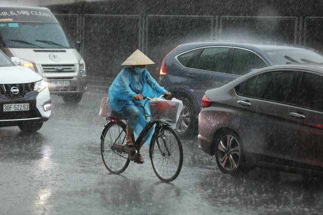 Miền Bắc có thể đón thêm nhiều ngày mưa đầu tháng 6 ảnh 1