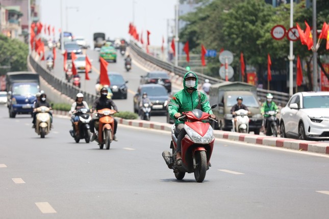Miền Bắc nắng nóng trước khi đón đợt mưa mới ảnh 1