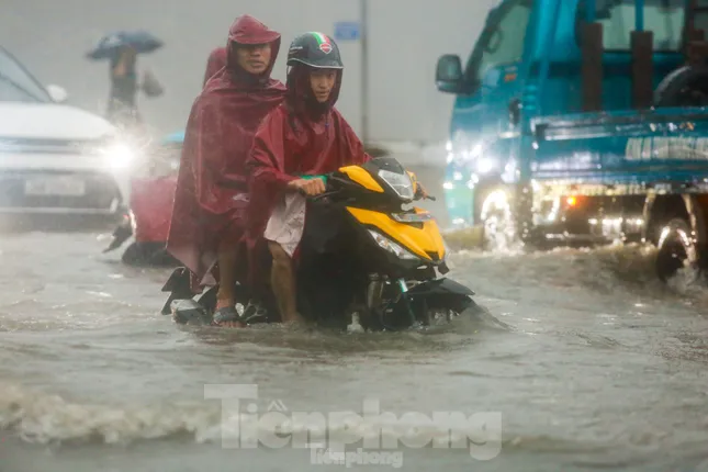 Từ đêm nay, miền Bắc bước vào đợt mưa rất lớn ảnh 1