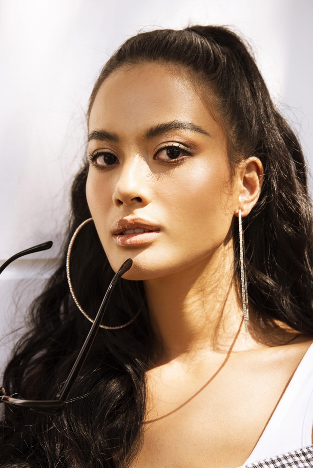 Siêu mẫu Như Vân mặc gợi cảm, hướng dẫn catwalk cho thí sinh Miss World VN ảnh 3