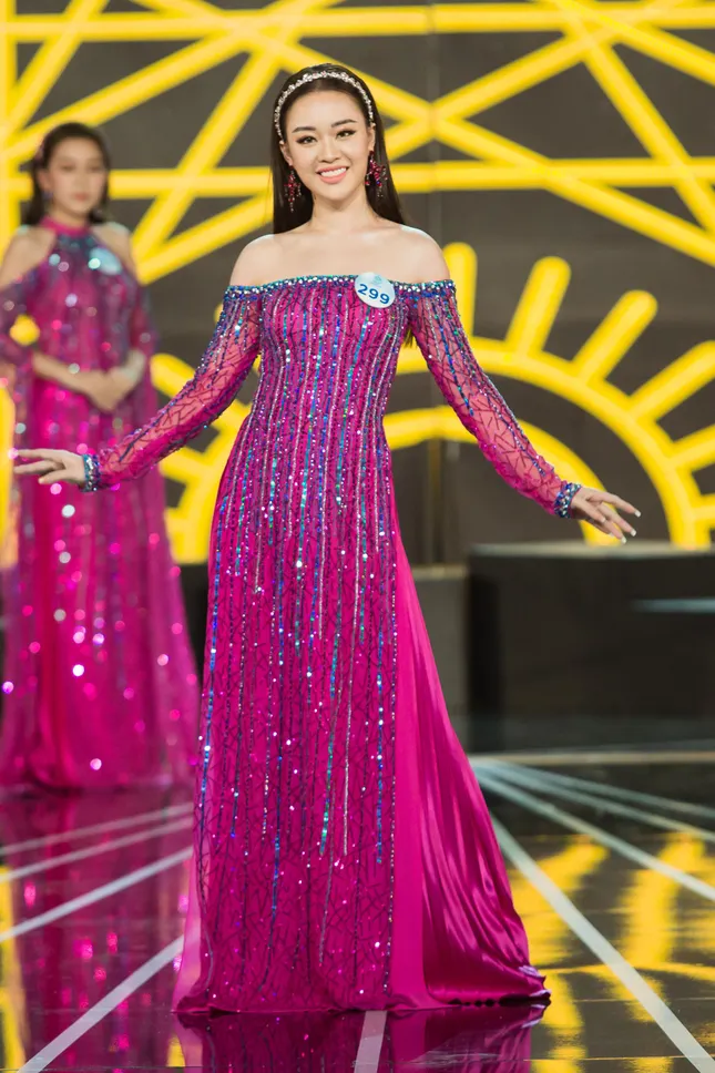 Thí sinh Chung khảo Miss World Việt Nam khoe hình thể với áo dài cách điệu ảnh 9
