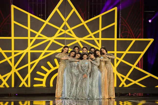Thí sinh Chung khảo Miss World Việt Nam khoe hình thể với áo dài cách điệu ảnh 1