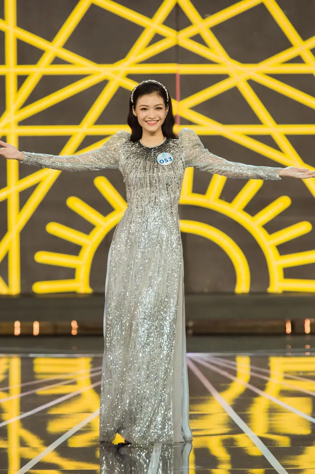 Thí sinh Chung khảo Miss World Việt Nam khoe hình thể với áo dài cách điệu ảnh 5