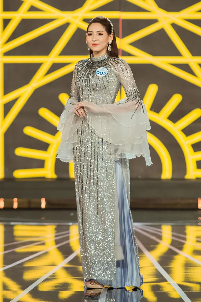 Thí sinh Chung khảo Miss World Việt Nam khoe hình thể với áo dài cách điệu ảnh 6