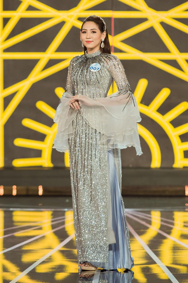 Thí sinh Chung khảo Miss World Việt Nam khoe hình thể với áo dài cách điệu ảnh 6