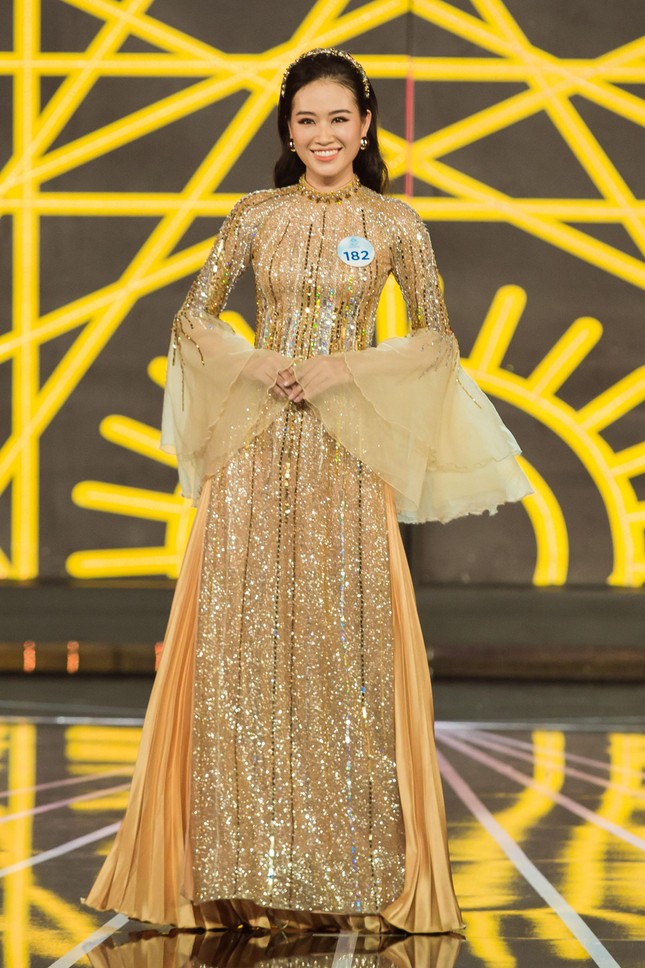 Thí sinh Chung khảo Miss World Việt Nam khoe hình thể với áo dài cách điệu ảnh 3