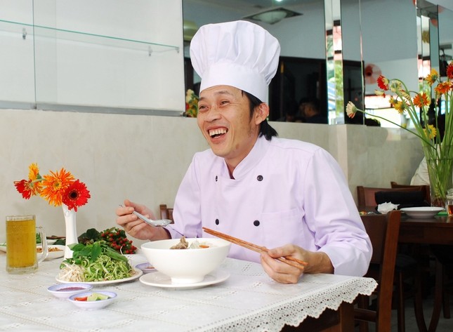 Danh hài Hoài Linh bỏ showbiz vì mải mê bán bún? ảnh 2
