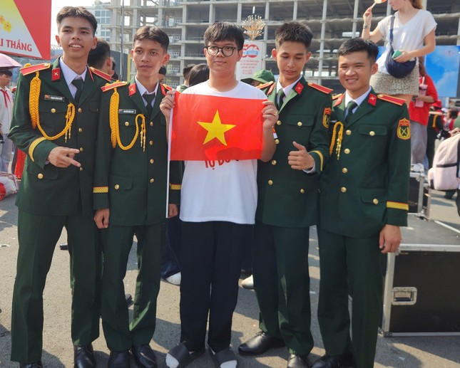 Du khách yêu thích, chấm điểm dàn &apos;lính mẫu&apos; ở đại lễ 30/4 ảnh 4