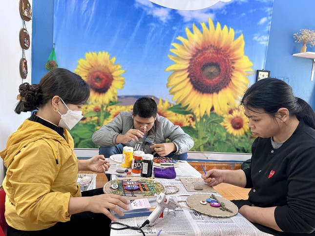 Trung tâm Hương Giang - Nơi những đóa hoa 8/3 nở trên tay trẻ khuyết tật ảnh 3
