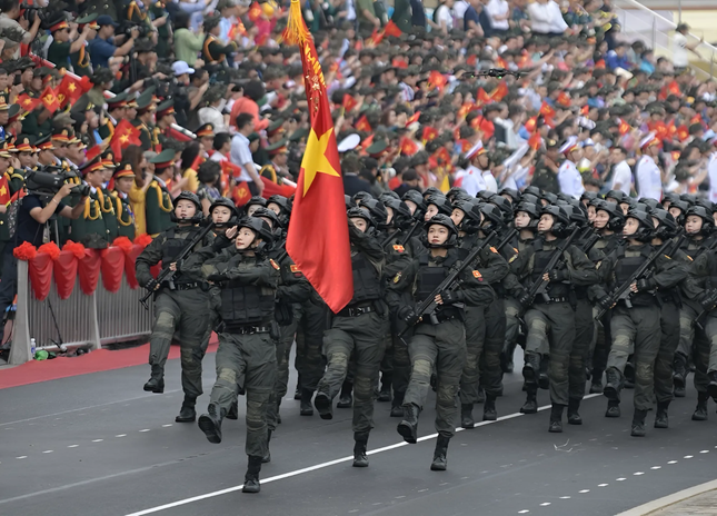 Lê Hà Anh - ‘Bông hồng thép’ của Học viện Cảnh sát Nhân dân dẫn đầu khối Nữ Chiến sĩ Cảnh sát đặc nhiệm sáng 7/5 ảnh 3