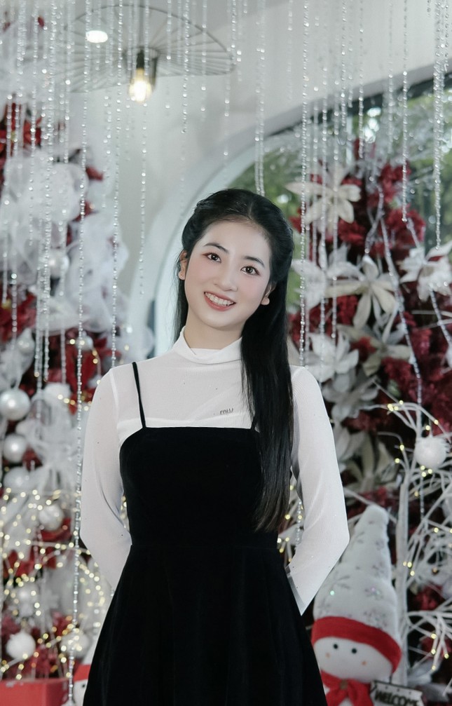 Nữ diễn viên truyền hình tỏa sáng trong bộ ảnh Giáng sinh và hành trình chinh phục màn ảnh nhỏ ảnh 2