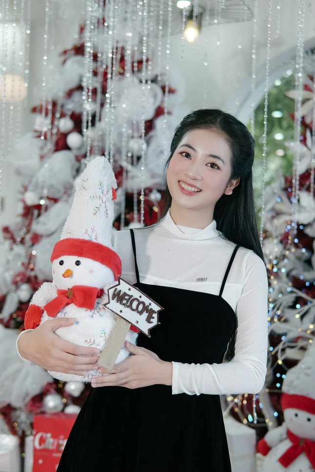 Nữ diễn viên truyền hình tỏa sáng trong bộ ảnh Giáng sinh và hành trình chinh phục màn ảnh nhỏ ảnh 4