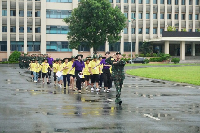 Từ chàng trai nghèo tới học viên Sĩ quan Chính trị- Ảnh 5.