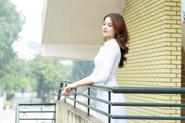 Trần Minh Thu quê Kon Tum trở thành Hoa khôi trường Thương mại ngay từ năm thứ nhất ảnh 9