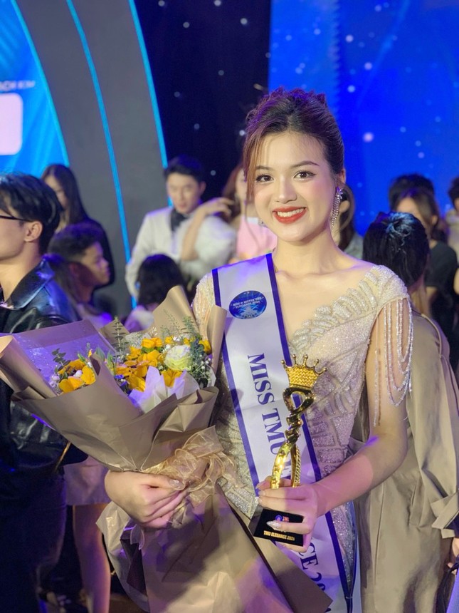Trần Minh Thu quê Kon Tum trở thành Hoa khôi trường Thương mại ngay từ năm thứ nhất ảnh 2