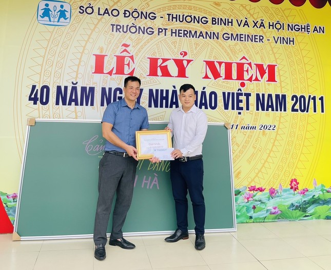 Ngắm loạt tranh vẽ trang trí bảng đẹp ngỡ ngàng, gây ‘bão mạng’ của thầy giáo Nghệ An ảnh 9