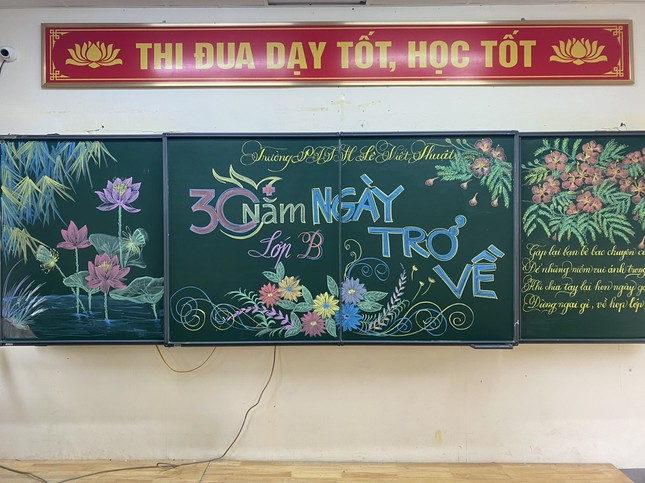 Ngắm loạt tranh vẽ trang trí bảng đẹp ngỡ ngàng, gây ‘bão mạng’ của thầy giáo Nghệ An ảnh 8