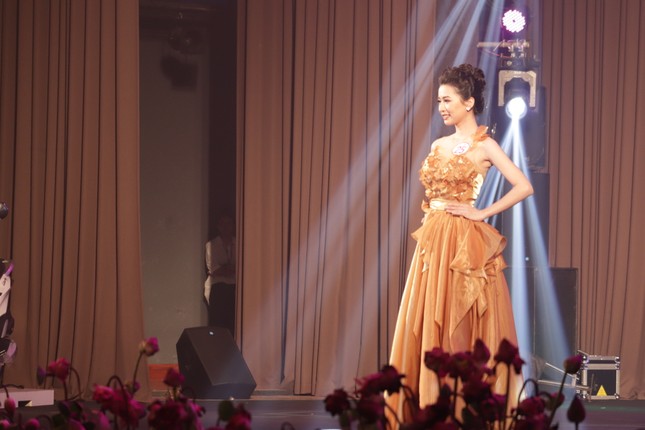 Hoa khôi Đại học Huế 2020: Gọi tên nữ sinh trường Đại học Ngoại ngữ ảnh 3