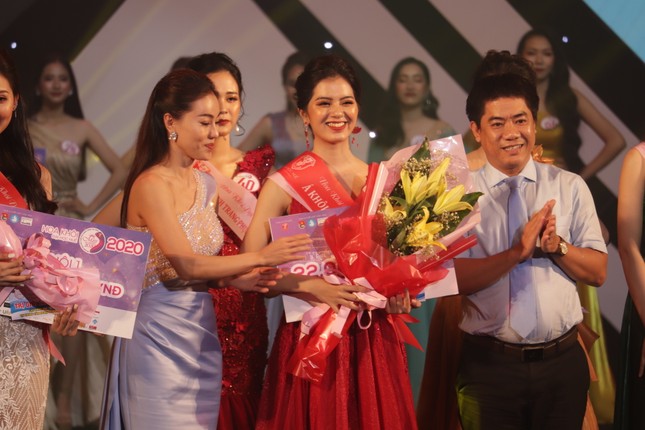 Hoa khôi Đại học Huế 2020: Gọi tên nữ sinh trường Đại học Ngoại ngữ ảnh 12