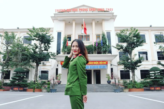 Nữ thủ khoa đầu ra trường ĐH Phòng cháy Chữa cháy được kết nạp Đảng trên giảng đường ảnh 2