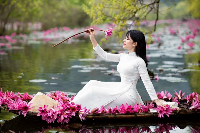 Nàng thơ 9X ‘gieo thương nhớ’ với nét đẹp dịu dàng bên hoa súng ảnh 2