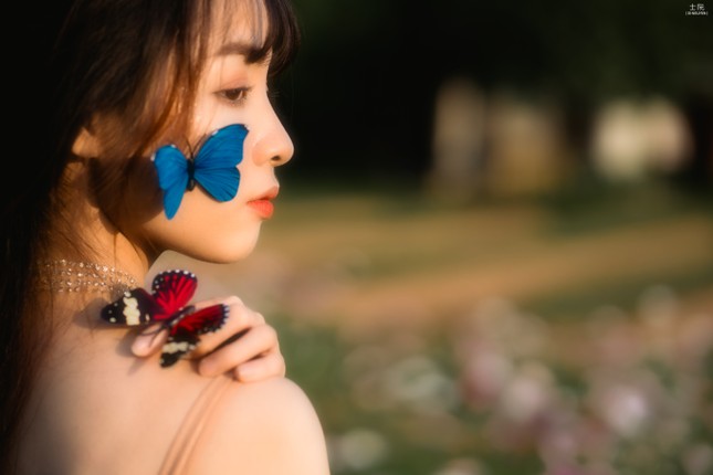 Nữ sinh Bách khoa hóa công chúa mơ màng giữa rừng hoa ảnh 8