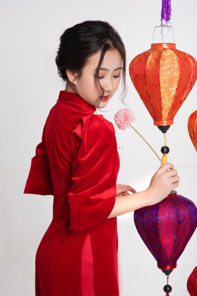 Ngắm nhìn bộ ảnh lung linh sắc đỏ của nữ sinh Đại học Thăng Long xinh như búp bê ảnh 6