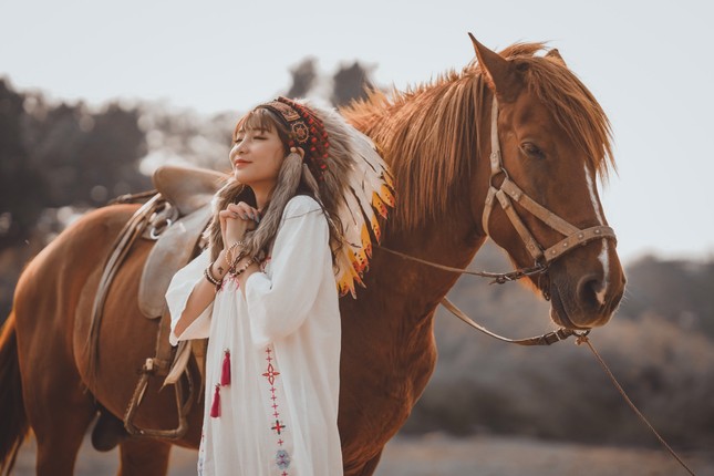 Hồn nhiên và phóng khoáng, cô gái 19 tuổi gây ấn tượng với bộ ảnh Bohemian ảnh 8