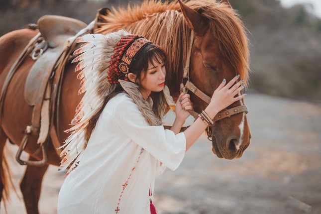Hồn nhiên và phóng khoáng, cô gái 19 tuổi gây ấn tượng với bộ ảnh Bohemian ảnh 9