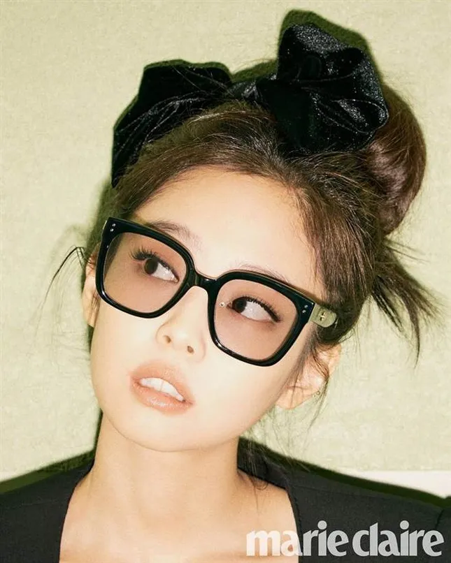 Tóc Tiên, Diệu Nhi tự tin khoe dáng với kính do Jennie (Black Pink) thiết kế ảnh 6