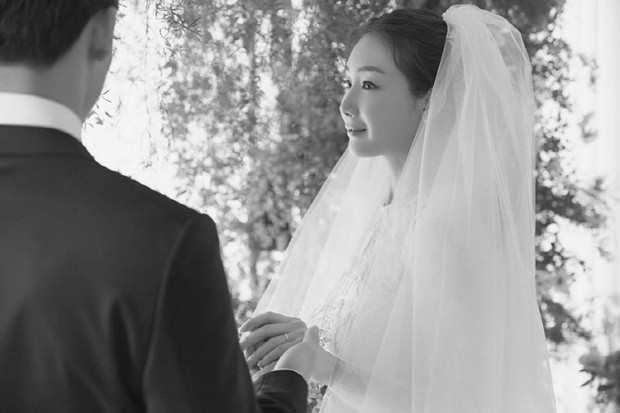 Sinh con đầu lòng ở tuổi 45, Choi Ji Woo trở thành “bà mẹ lớn tuổi” đẹp nhất xứ Hàn ảnh 2