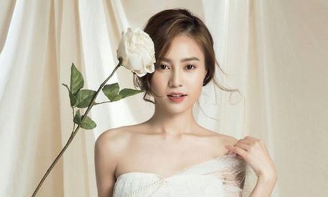Làm việc từ thiện, Lan Ngọc vẫn bị săm soi “trừ điểm” vì bộ móng tay ảnh 3