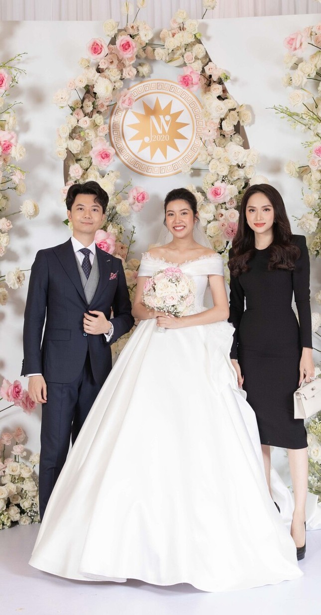 Dù đã thanh minh về bộ đầm hồng trong đám cưới, Hoàng Thùy vẫn bị trừ điểm ảnh 4