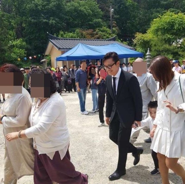 Lee Min Jung nói gì khi chọn cách cắn răng bỏ qua scandal chồng ngoại tình lúc vợ mang bầu ảnh 4