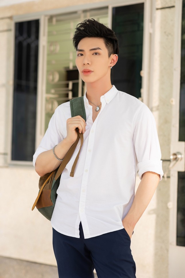 Sau hàng loạt ca khúc ngôn tình, Erik tái xuất với một bản nhạc đậm tình cha con ảnh 1