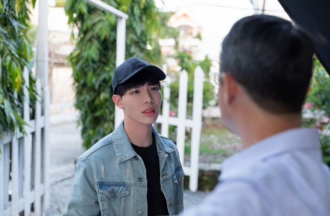 Sau hàng loạt ca khúc ngôn tình, Erik tái xuất với một bản nhạc đậm tình cha con ảnh 2