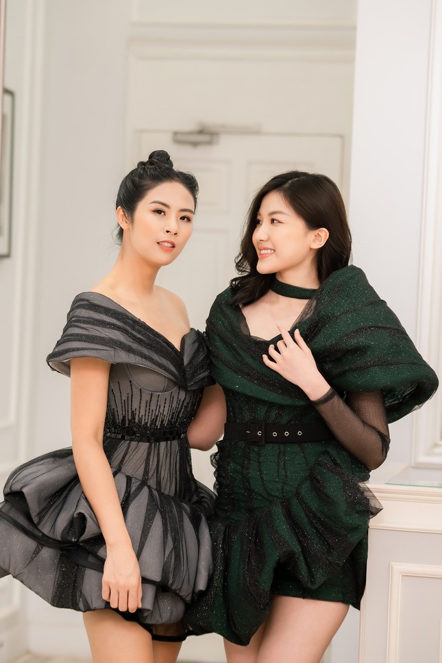 Ngọc Hân cùng Á hậu Trà My, Thanh Tú rủ nhau mua váy gây quỹ ủng hộ miền Trung ảnh 5
