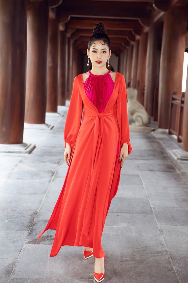 Dàn Hoa hậu, Á hậu xinh đẹp rạng ngời bất chấp trang phục mỏng manh giữa trời lạnh giá ảnh 6
