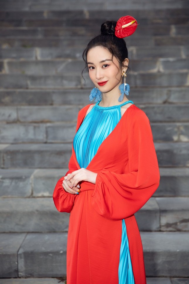 Dàn Hoa hậu, Á hậu xinh đẹp rạng ngời bất chấp trang phục mỏng manh giữa trời lạnh giá ảnh 8